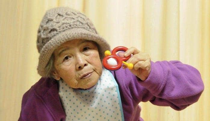 Foto & Diedit Sendiri Lho, 13 Potret Tingkah Nenek Ini Langsung Viral