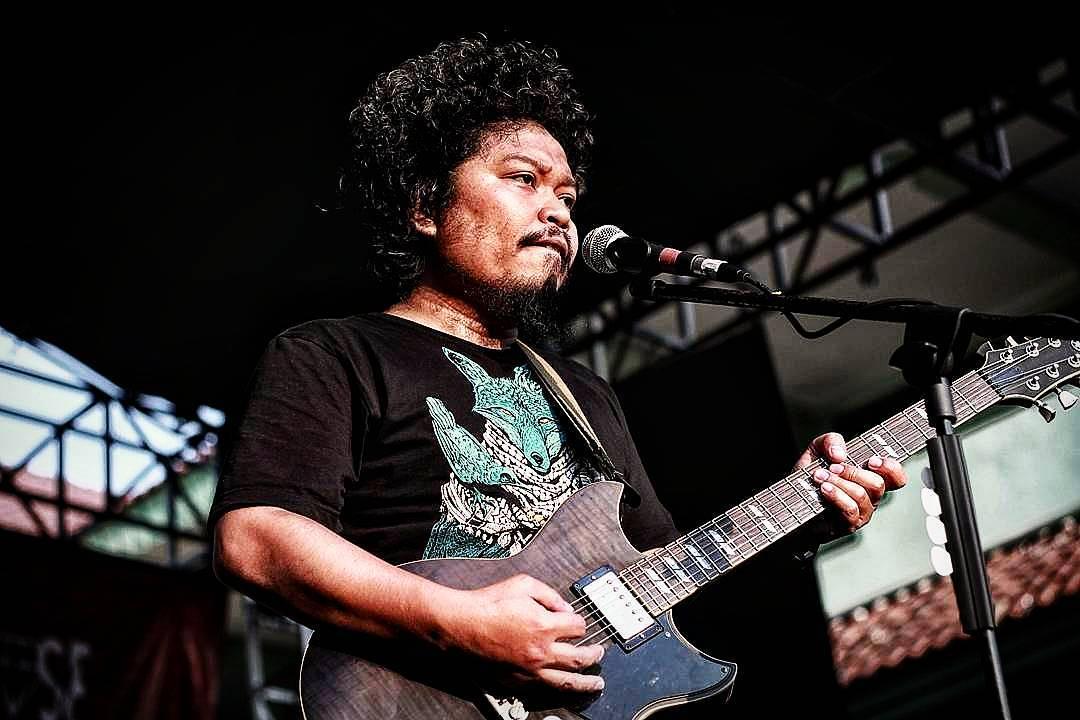Vokalis Payung Teduh Dikabarkan Hengkang, Ini 10 Lagu Legendarisnya
