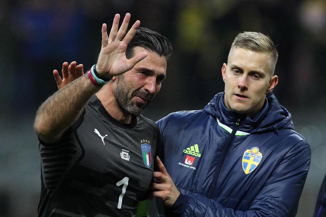 Menyentuh, 8 Klub & Pemain Sepak Bola Beramai Tweet Dukung Buffon