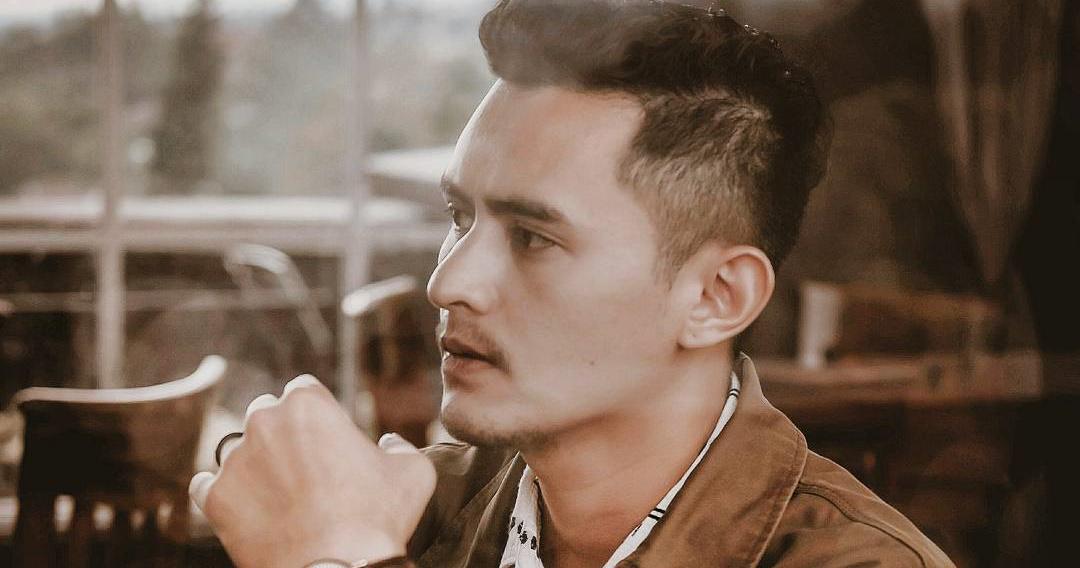 Gak Kalah Ganteng, Ini 10 Potret Kakak Miqdad Addausy
