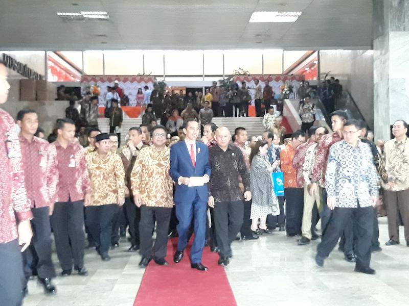 Presiden Jokowi saat menghadiri acara Sarasehan Nasional, di Gedung DPR RI, Jumat (17/11). (IDN Times/Teatrika Putri)