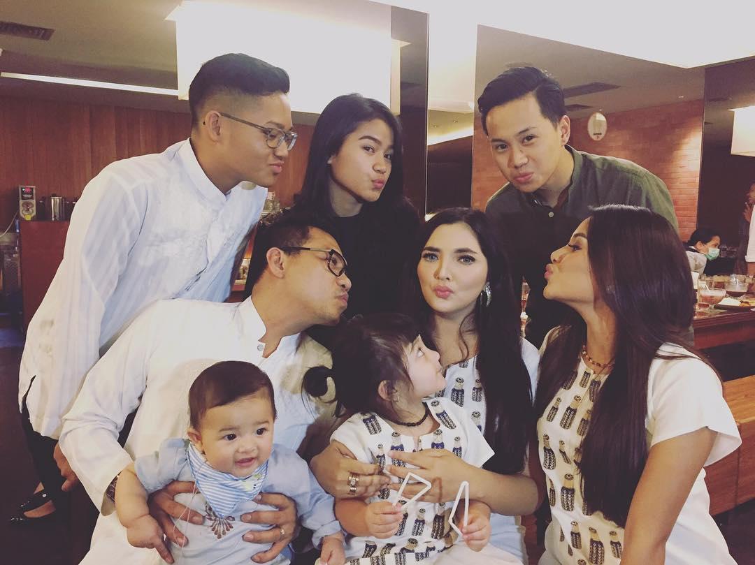11 Momen Kedekatan Rabbani Zaki dengan Keluarga Aurel, Cocok Banget