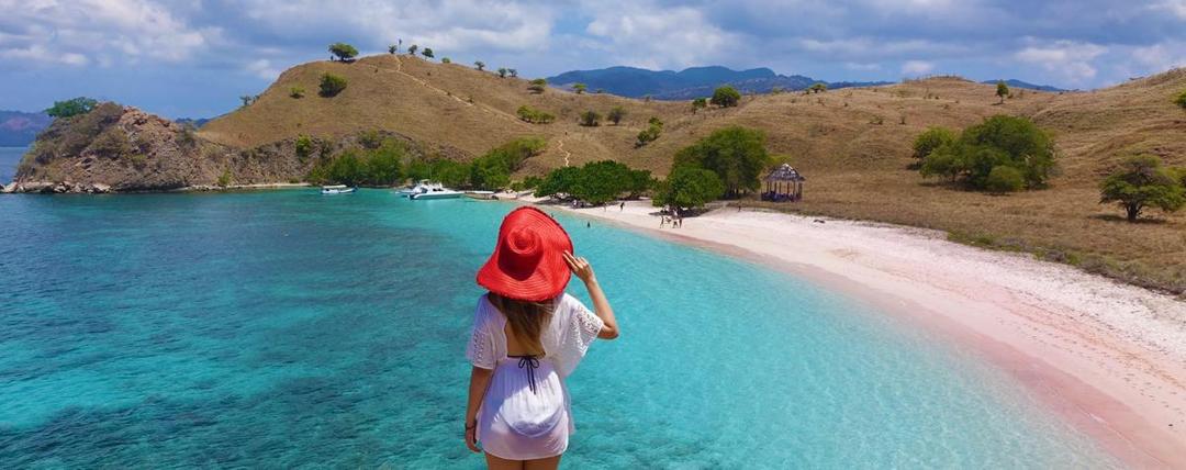 7 Pantai Pink Terindah di Dunia, Indonesia Punya yang Lebih Menawan!