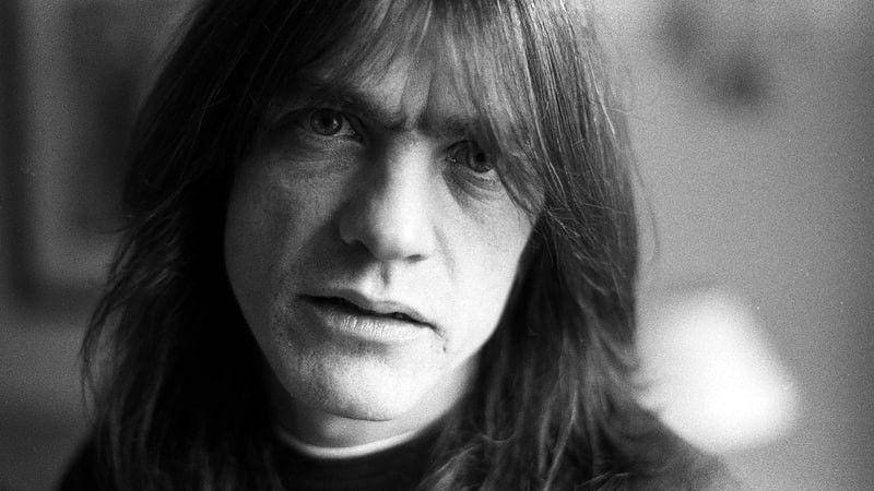 Malcolm Young, sang Gitaris dan Pendiri Band AC/DC Meninggal Dunia