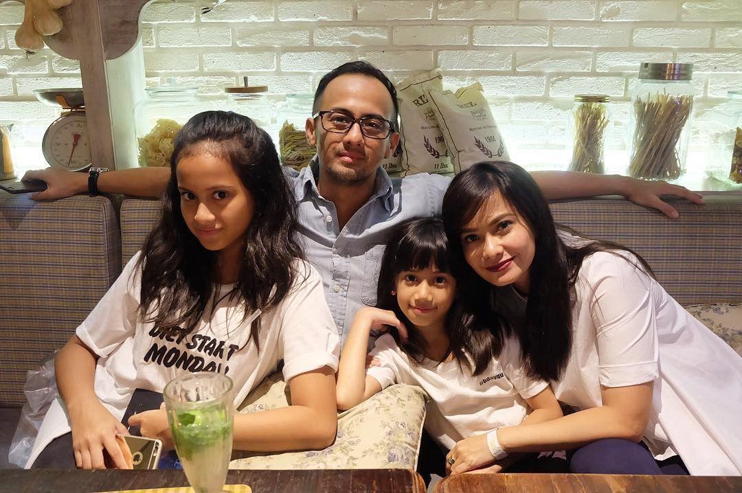 14 Tahun Menikah, 10 Potret Ini Buktikan Harmonisnya Keluarga Ersa Mayori