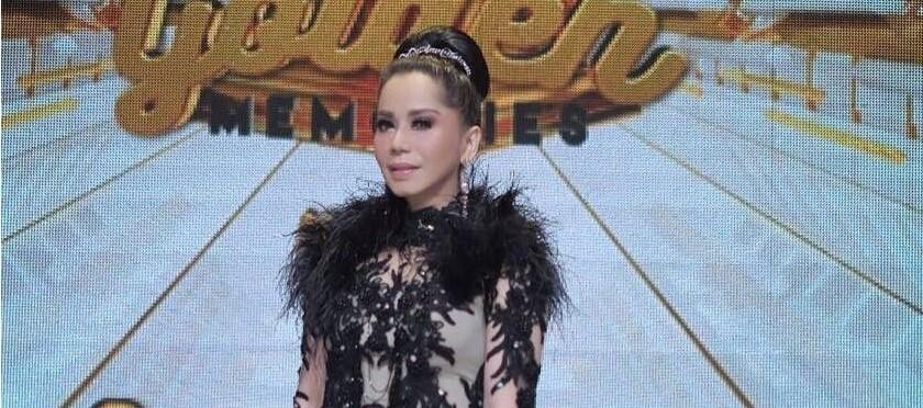 Eksis! 10 Potret Iis Sugianto yang Awet Muda Meski Berusia 56 Tahun