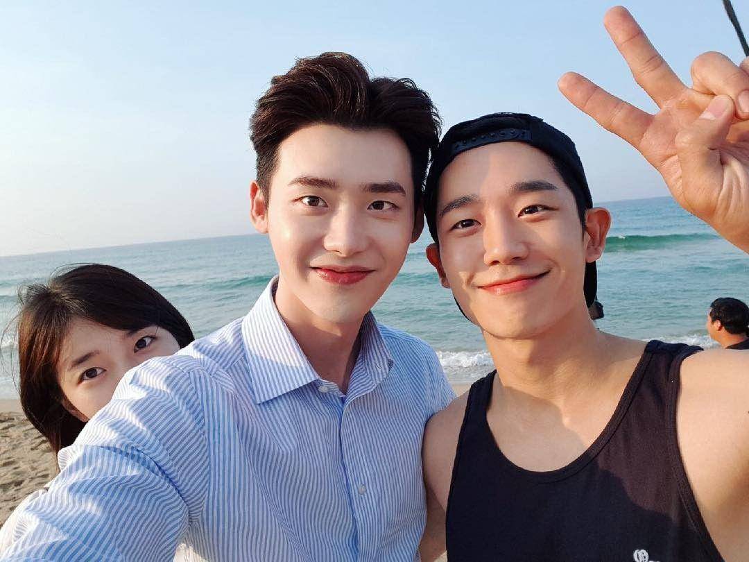instagram.com/whileyouweresleeping2017/