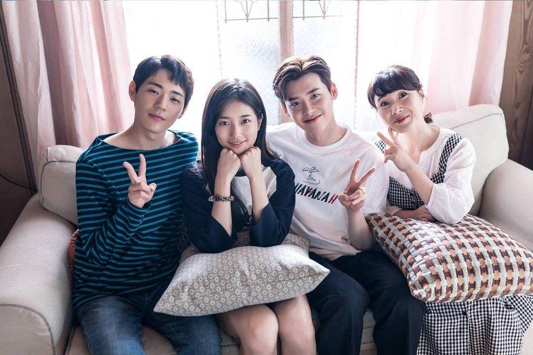 instagram.com/whileyouweresleeping2017/