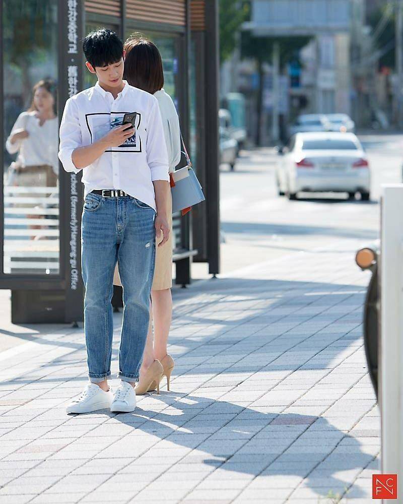 instagram.com/whileyouweresleeping2017/