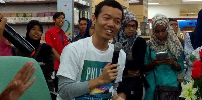 Selain Penulis Novel Best Seller, Ini 6 Fakta Menarik tentang Tere Liye