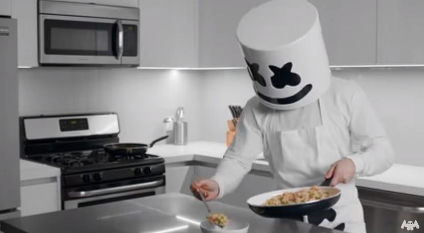 Kelaparan Tengah Malam? Masak Nasi Goreng ala DJ Marshmello Ini Yuk!