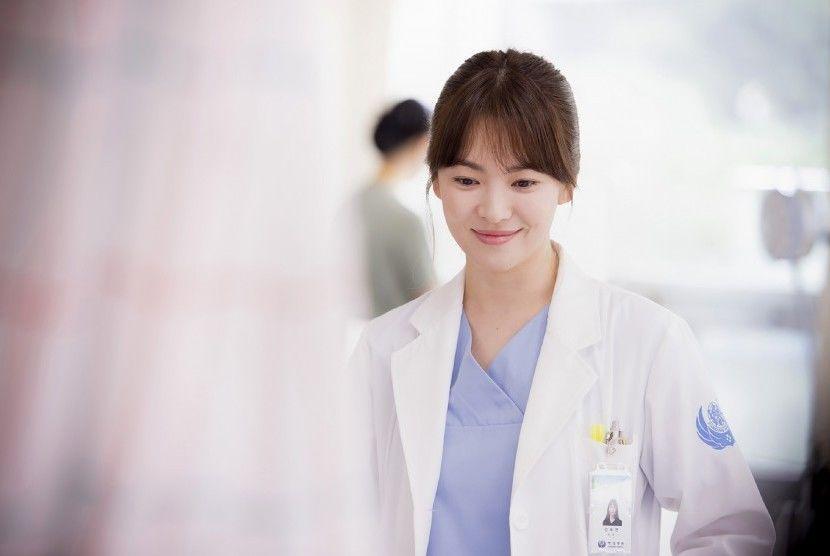 7 Dokter Cantik di Drama Korea Ini Bikin Kamu Lupa Rasa Sakit!