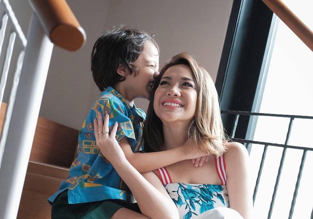 Selalu Kompak, Ini 8 Potret Kedekatan BCL dan Buah Hati