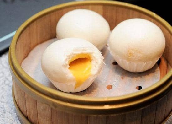 VIDEO: Resep Bakpao Telur Asin yang Kekinian, Lumer di Mulut!