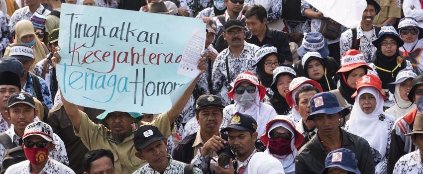 Besaran Gaji Guru di Indonesia Bikin Sedih, Gimana Menurutmu?