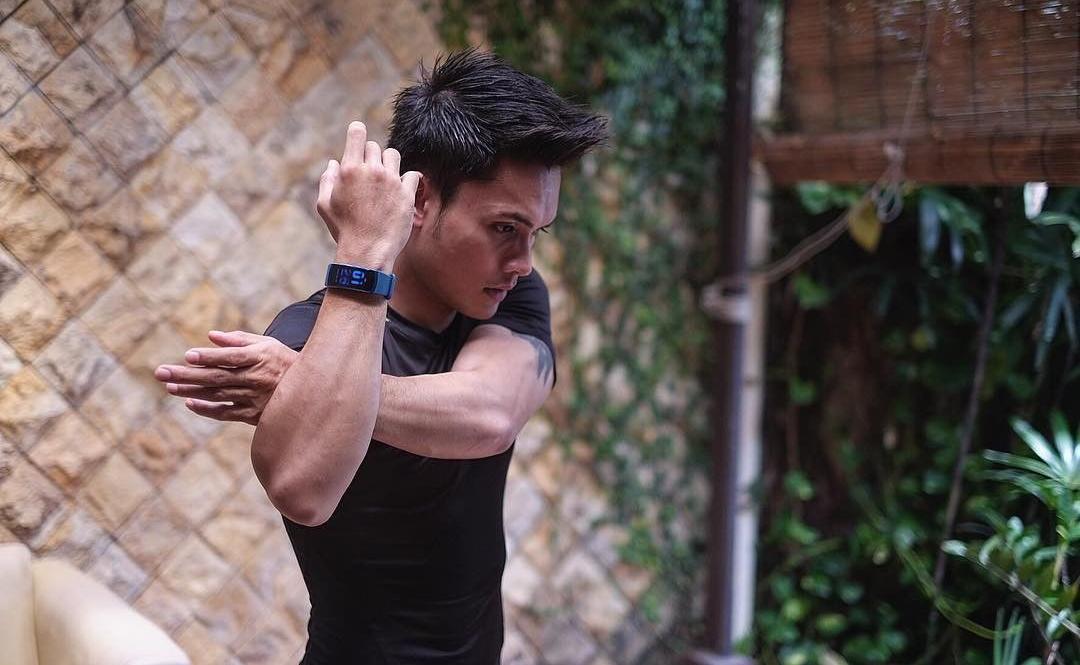 10 Potret Randy Pangalila 'Si Manusia Harimau' yang Tampil Gagah