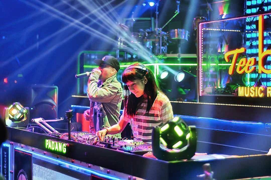 Jarang Main FTV Lagi, Ini Potret Energik Ardina Rasti Jadi DJ