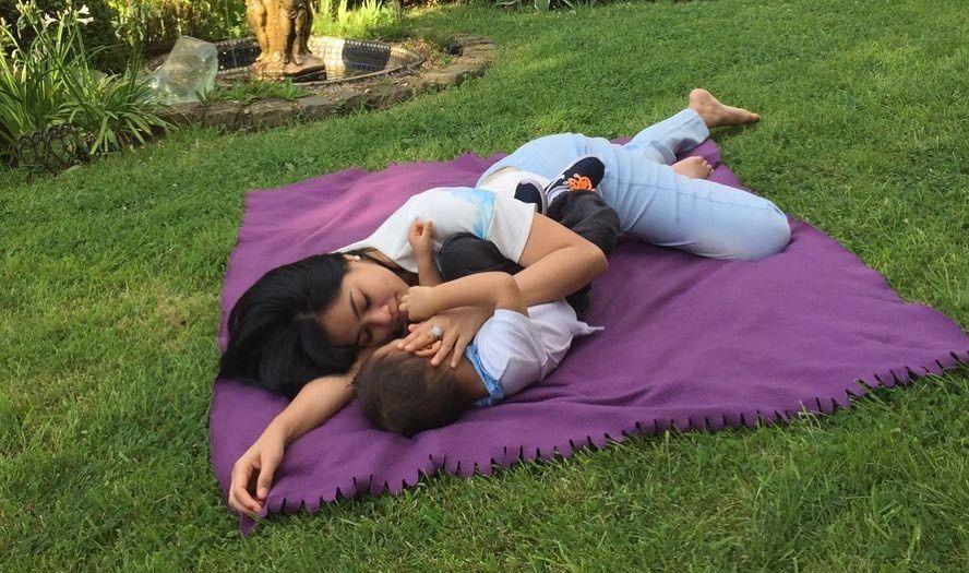 Manis Banget, 9 Potret Kedekatan Titi Kamal dengan Sang Buah Hati