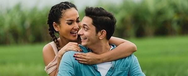 Mesranya, 9 Potret Andrew Andika & Dewi Putri Seperti Masih Pacaran Ya