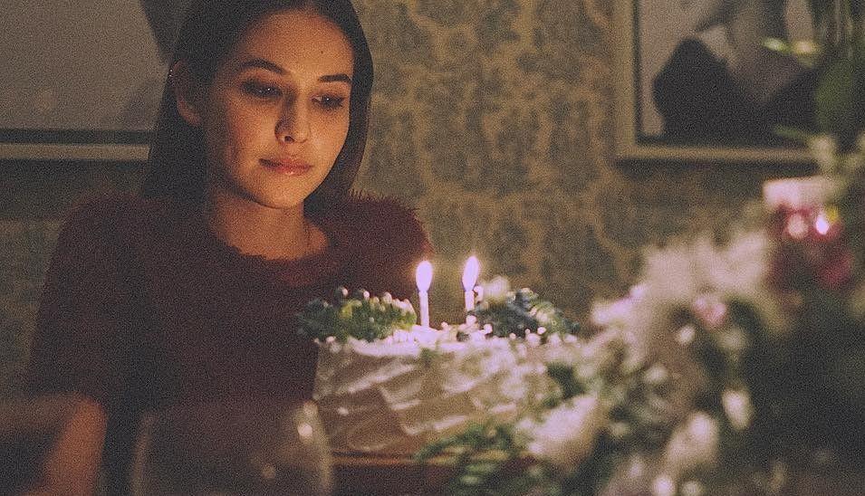 10 Potret Cantik Estelle Linden, Pemeran Srimaya dalam Valentine Movie