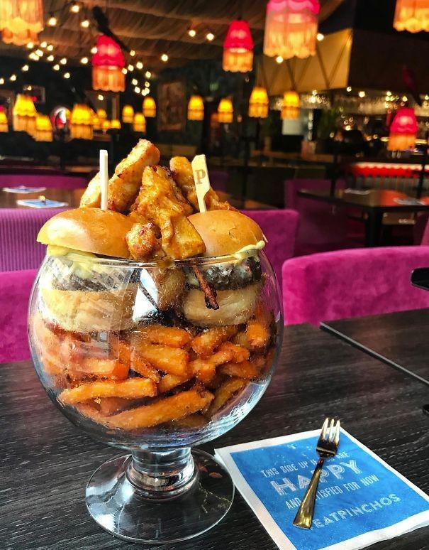 15 Cara Penyajian Makanan di Restoran Ini Bikin Gagal Paham