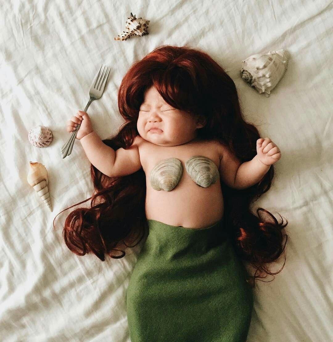Gemesin! Potret 12 Foto Lucu Bayi Lagi Tidur Malah Didandani Ibunya