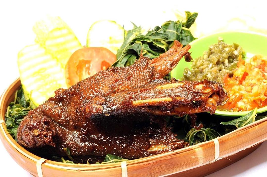 4 Rekomendasi Bebek Goreng di Bandung yang Super Enak dan Murah!