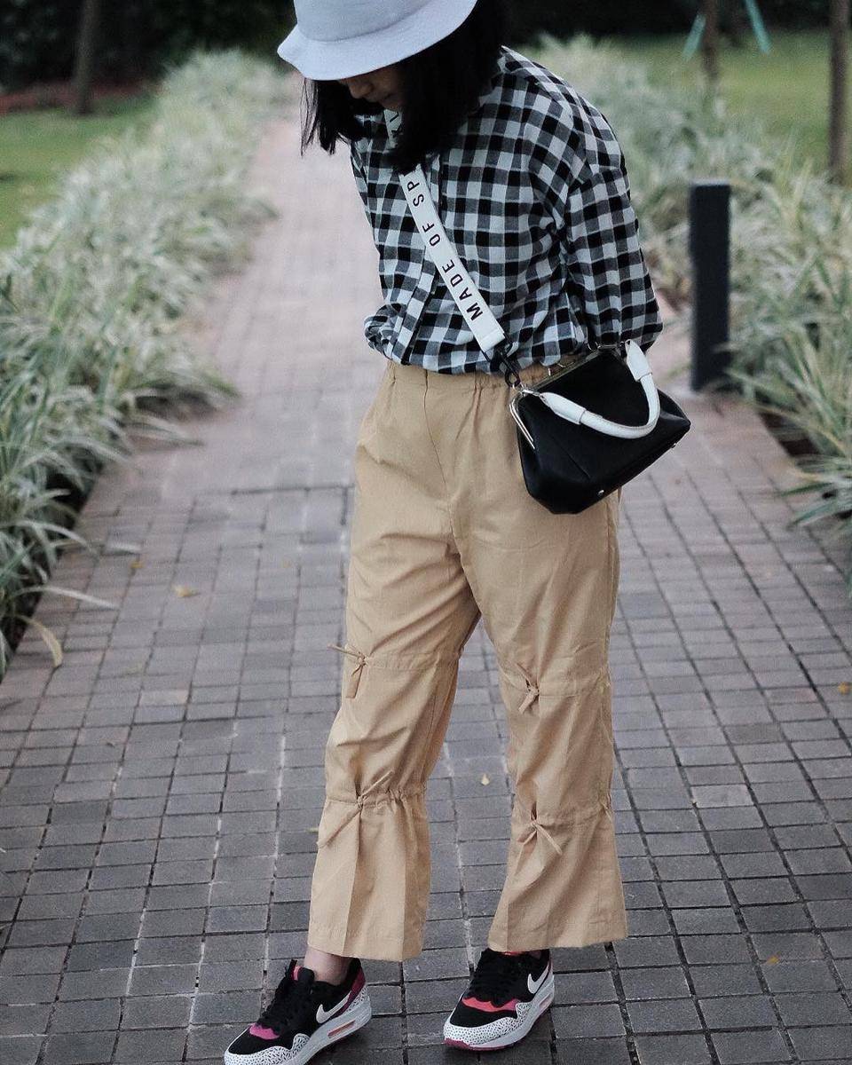 www.instagram.com/peonyandherself
