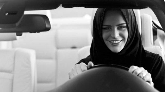 Mau Dapat SIM, Perempuan Saudi Mesti Bayar Segini