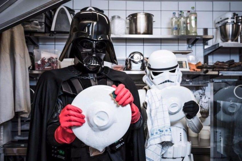 Apa Jadinya Jika Darth Vader Jatuh Miskin? Begini Kira-kira Nasibnya!
