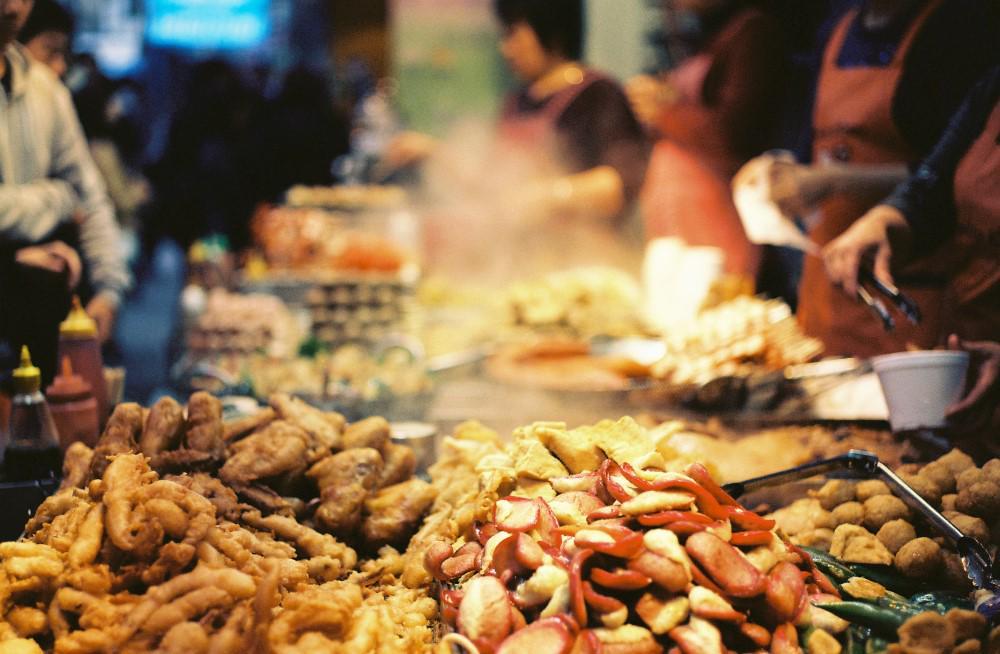 8 Tips Aman Jajan Makanan Kaki Lima Pas Lagi Keluar Negeri