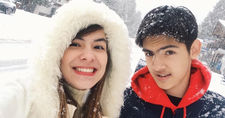 10 Potret Keakraban Steffi Zamora dan Kakaknya yang Ganteng Banget