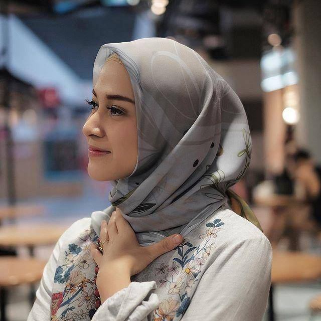 https://www.instagram.com/ninazatulini22/?hl=id