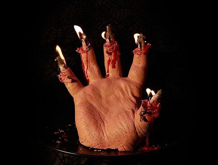 7 Lilin yang Membuatmu Makin Ketakutan Saat Gelap, Berani Nyalain?