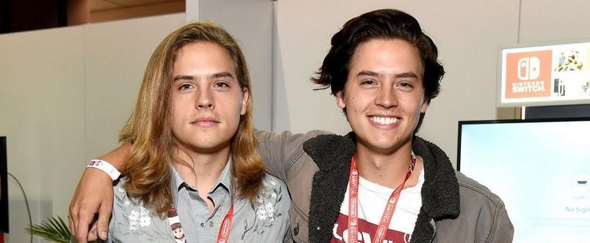 8 Potret Tampan Jughead 'Riverdale' & Kembarannya, Bikin Meleleh!