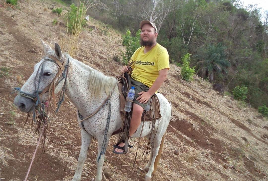Keren, Tunanetra ini Berhasil Keliling 125 Negara!