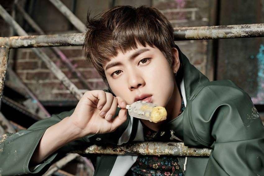 10 Potret Kim Seok-Jin, Member BTS yang Dijuluki 'Worldwide Handsome'
