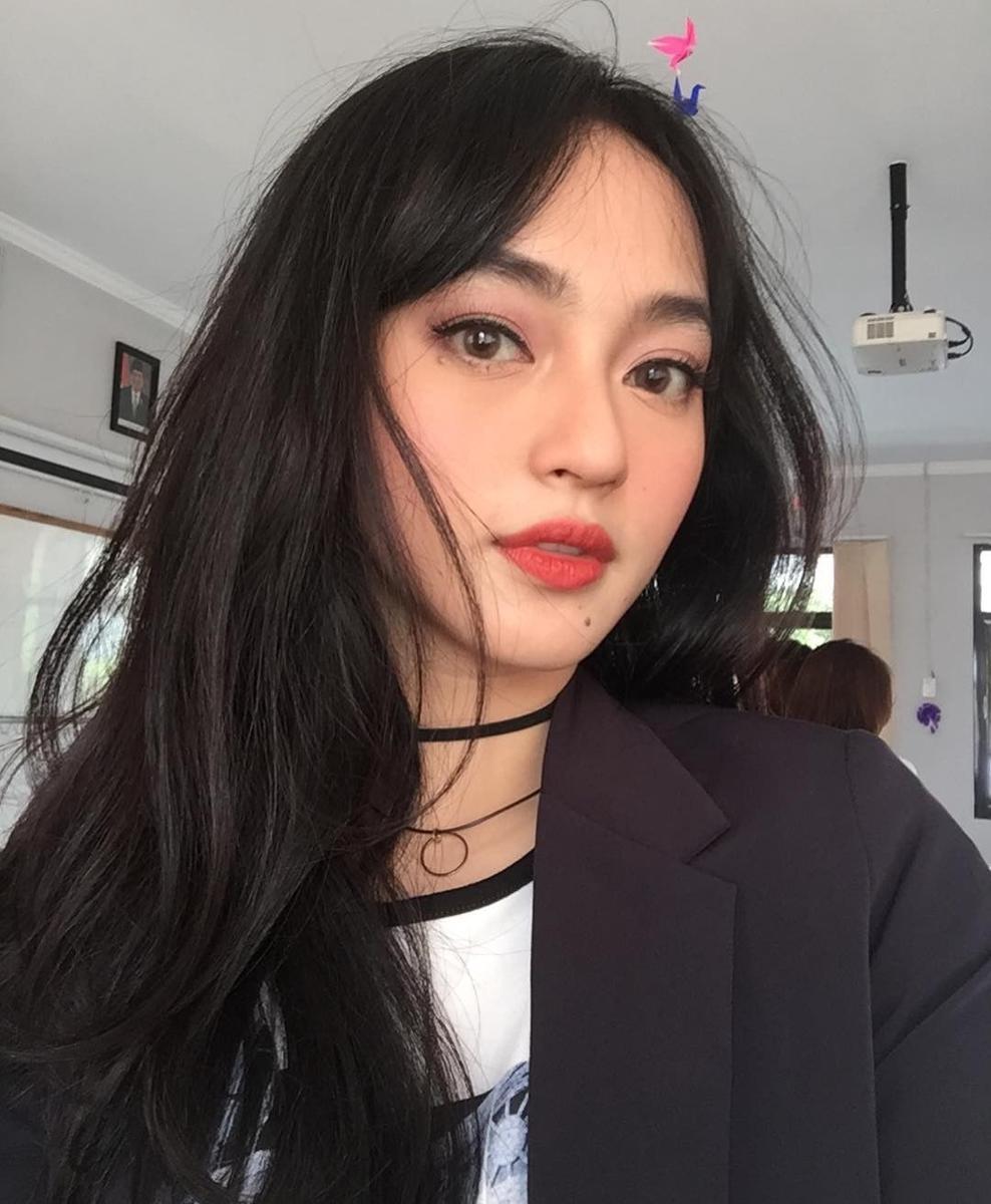 Inspirasi Outfit Untuk Hangout ala Dokter Manis Indah Kus!