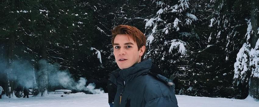 Kenalin, KJ Apa si Archie 'Riverdale' yang Berparas Menawan!