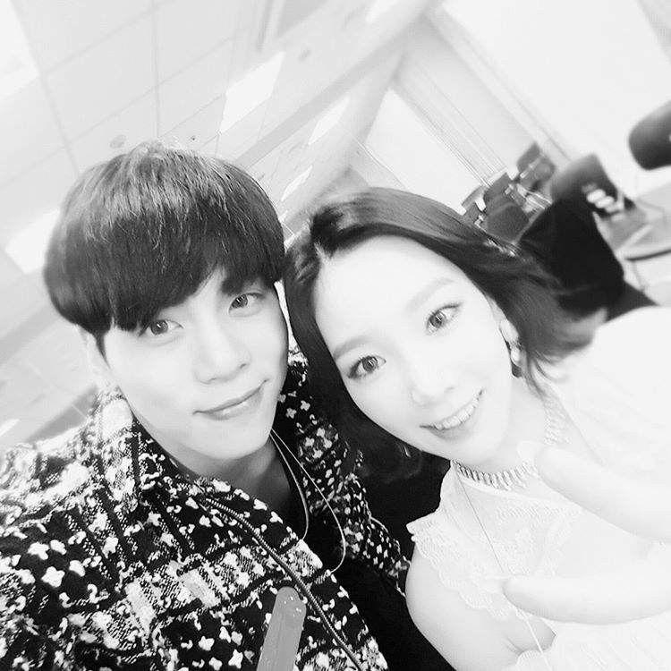 Sahabat Karib, Begini 10 Foto Kedekatan Taeyeon SNSD & Jonghyun SHINee