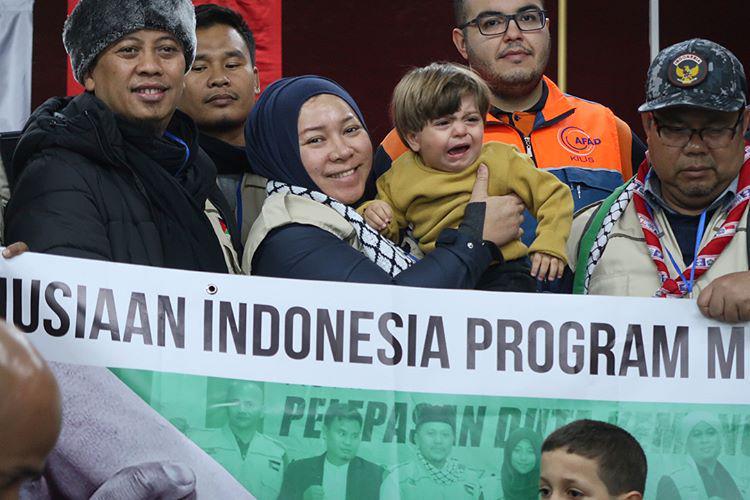 Salut! Melly Goeslaw Berikan Bantuan Langsung ke Palestina