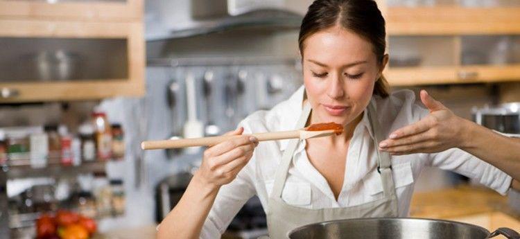 5 Hal Ini Pasti Dialami Perempuan yang Baru Belajar Masak, Kamu?
