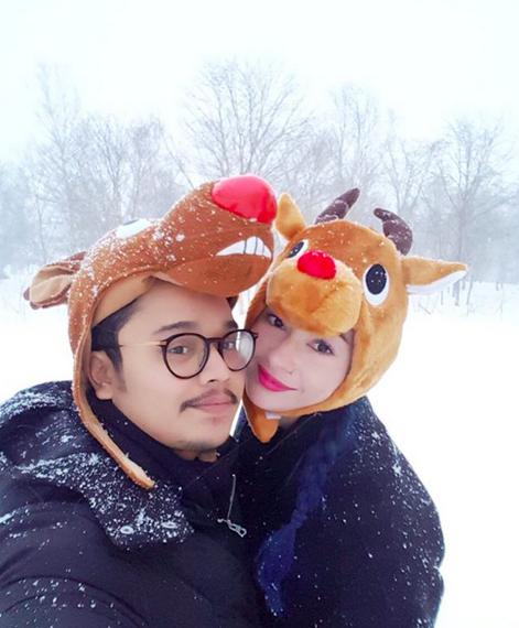 10 Potret Bulan Madu Derby Romero & Istri di Jepang, Mesra Banget