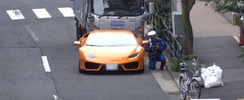 Kejar Lamborghini Pakai Sepeda, Polisi Jepang Ini Jadi Viral