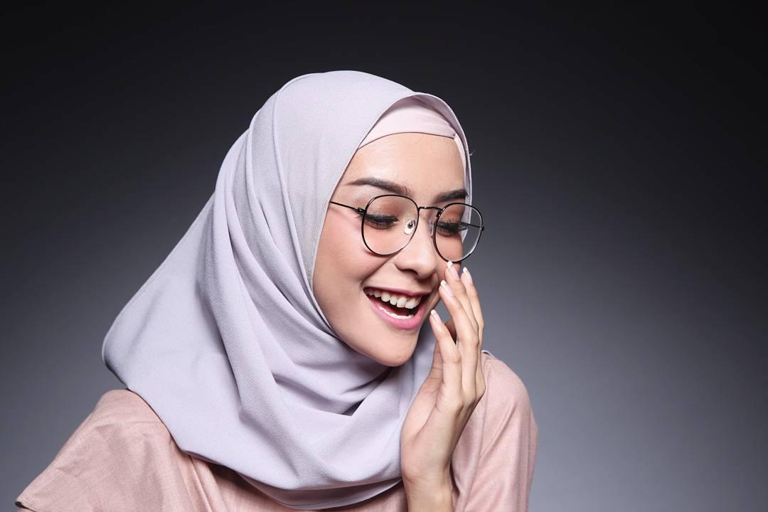 Sudah Kenal dengan Puteri Muslimah Pertama di Indonesia Ini?
