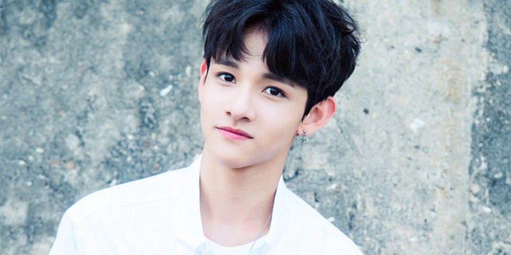 Hebat! 5 Idol KPop Pria Ini Memulai Debut Solonya di 2017