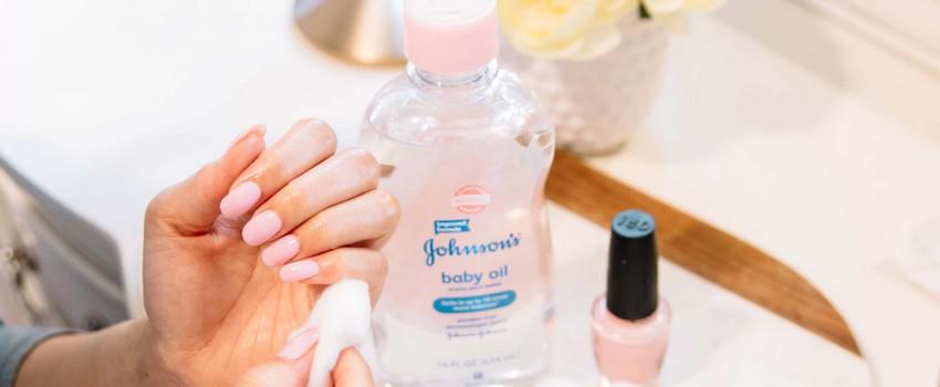 Selain Untuk Bayi, Ternyata Ini Lho Manfaat Baby Oil Untuk Kecantikan!