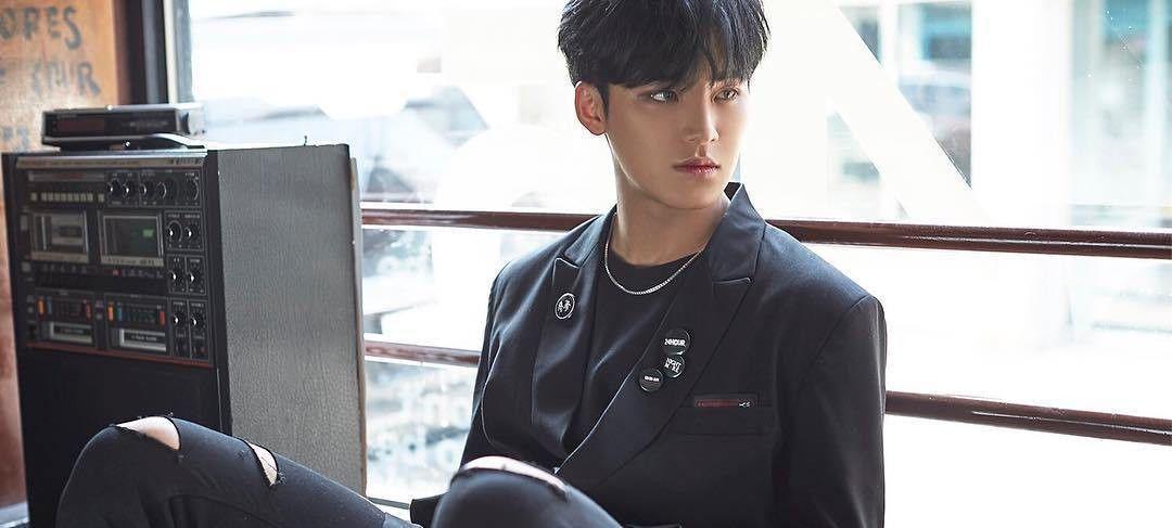10 Potret Kim Min-Gyu, Idol KPop yang Beraura Mempesona dan Misterius