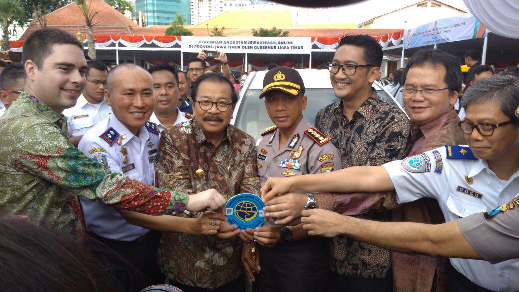 Diprotes, Soekarwo Minta Aturan Taksi Online Terbaru Ditaati