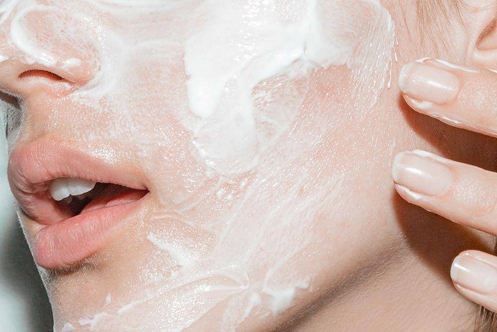 intothegloss.com